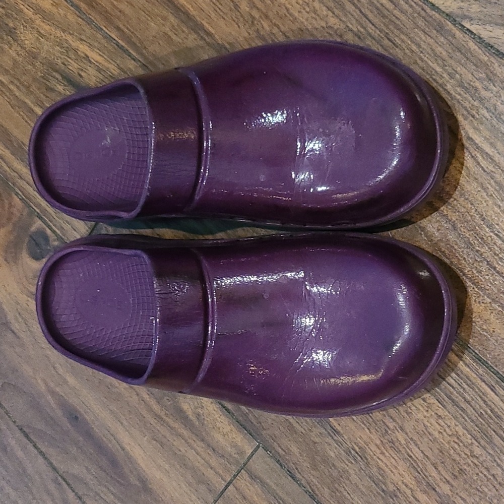 Oofos Clogs Purplt
